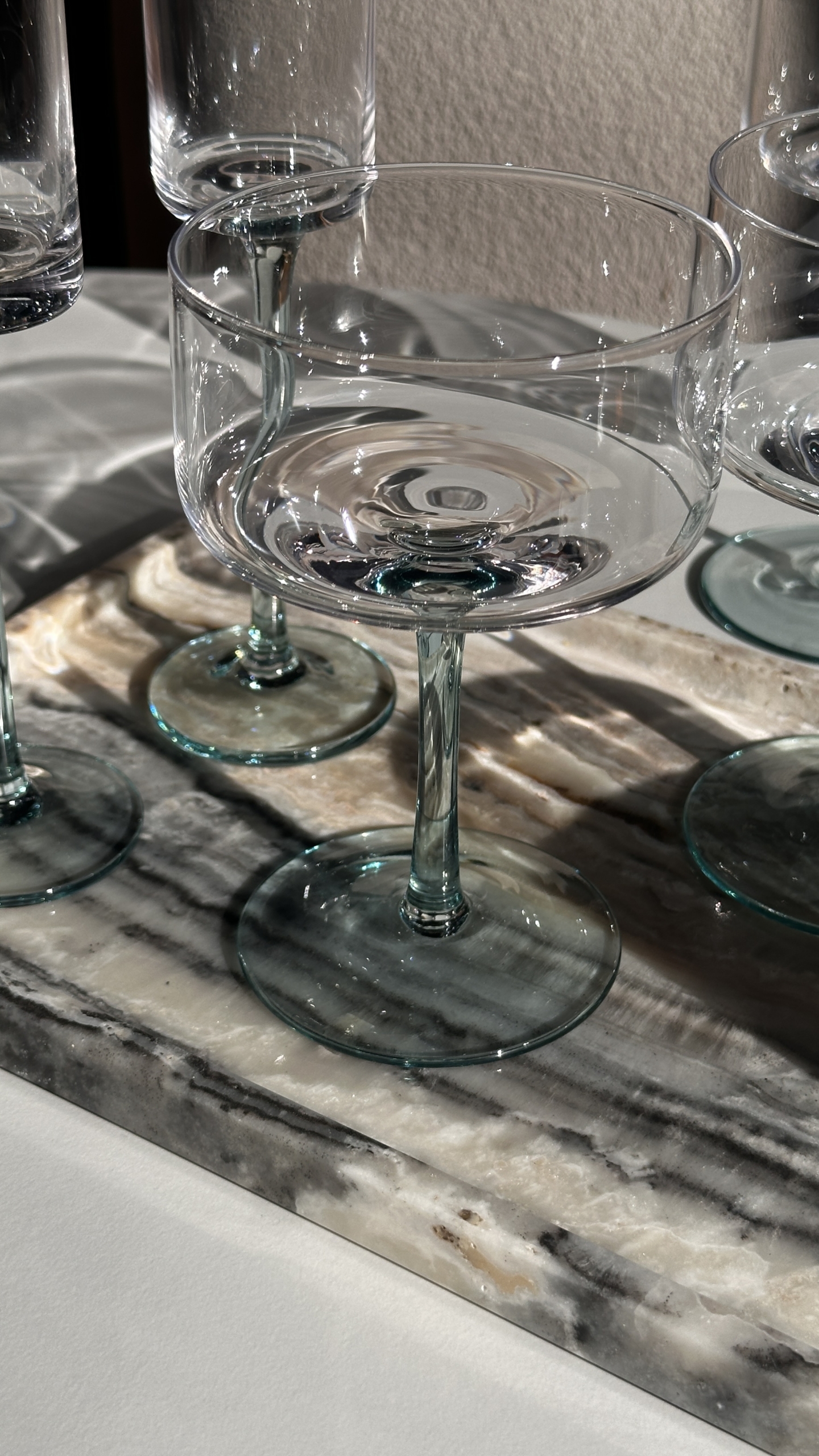 Rankų darbo stiklo taurė „Via“ – elegantiška, skaidri taurė kasdienai ir šventei. Taurė „Via“ iš „Accent for Home“ kolekcijos – subtilaus dizaino, skirta šampanui, vynui ar vandeniui. Stilinga stiklo taurė „Via“ – minimalistinis akcentas, suteikiantis stalui lengvumo ir elegancijos. „Accent for Home“ taurė „Via“ – šiuolaikiškas skaidraus stiklo dizainas, tinkantis tiek kasdienai, tiek ypatingoms progoms. Rankų darbo taurė „Via“ – moderni forma ir švelnus šviesos žaismas ant stalo. Rankų darbo stiklo taurė „Via“ – elegantiška, skaidri taurė kasdienai ir šventei. Taurė „Via“ iš „Accent for Home“ kolekcijos – subtilaus dizaino, skirta šampanui, vynui ar vandeniui. Stilinga stiklo taurė „Via“ – minimalistinis akcentas, suteikiantis stalui lengvumo ir elegancijos. „Accent for Home“ taurė „Via“ – šiuolaikiškas skaidraus stiklo dizainas, tinkantis tiek kasdienai, tiek ypatingoms progoms. Rankų darbo taurė „Via“ – moderni forma ir švelnus šviesos žaismas ant stalo.